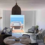아파트 Panoramic Sea & Views Luxury 2 Bedroom 네르하